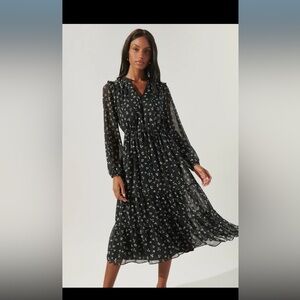 Sugarlips Shadow Of A Doubt Tiered Midi Dress size Large